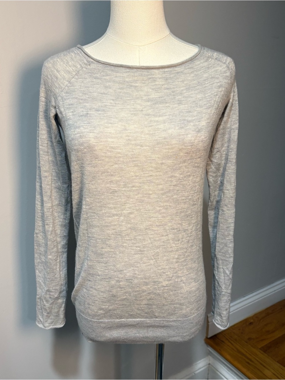 Club Monaco 100% Cashmere Boat Neck Sweater Sz XS Gray READ